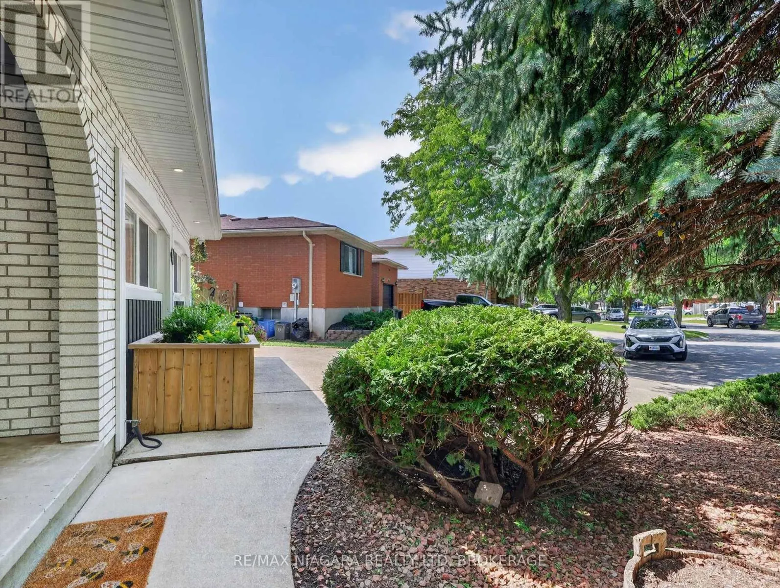 14 FAIRLAWN COURT