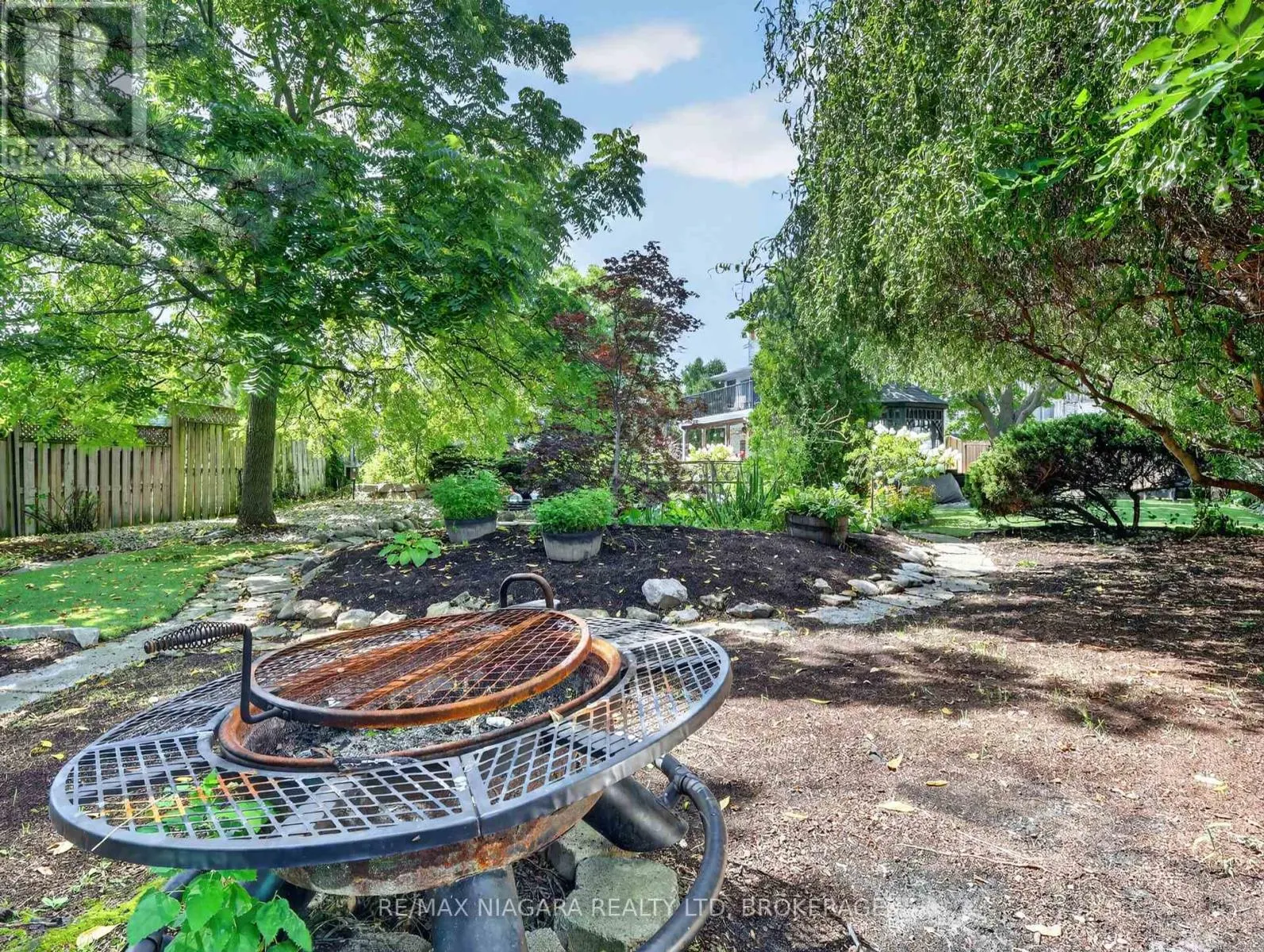 14 FAIRLAWN COURT