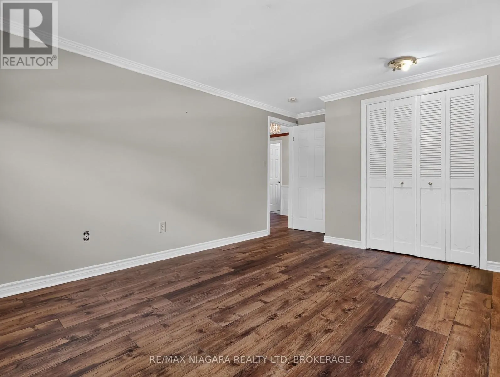 14 FAIRLAWN COURT