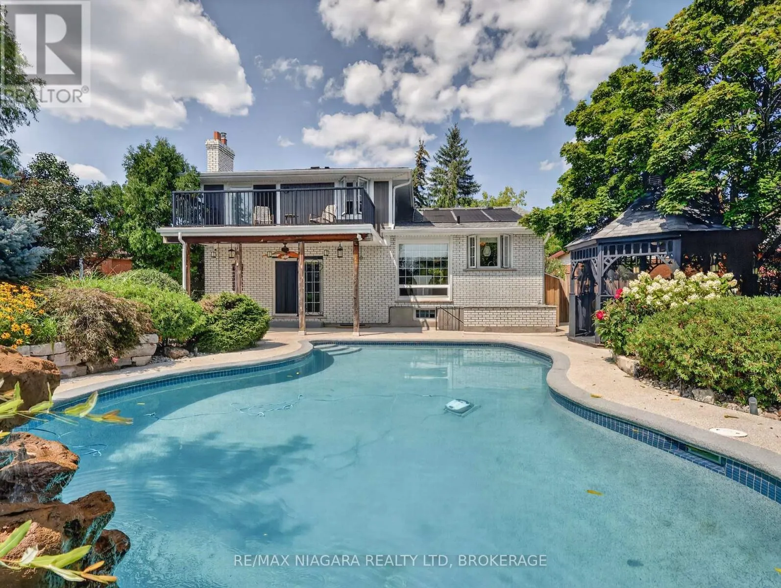 14 FAIRLAWN COURT