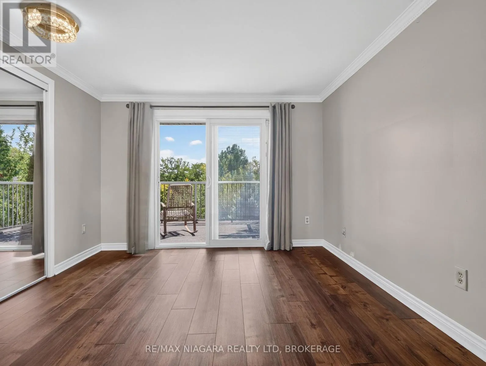 14 FAIRLAWN COURT