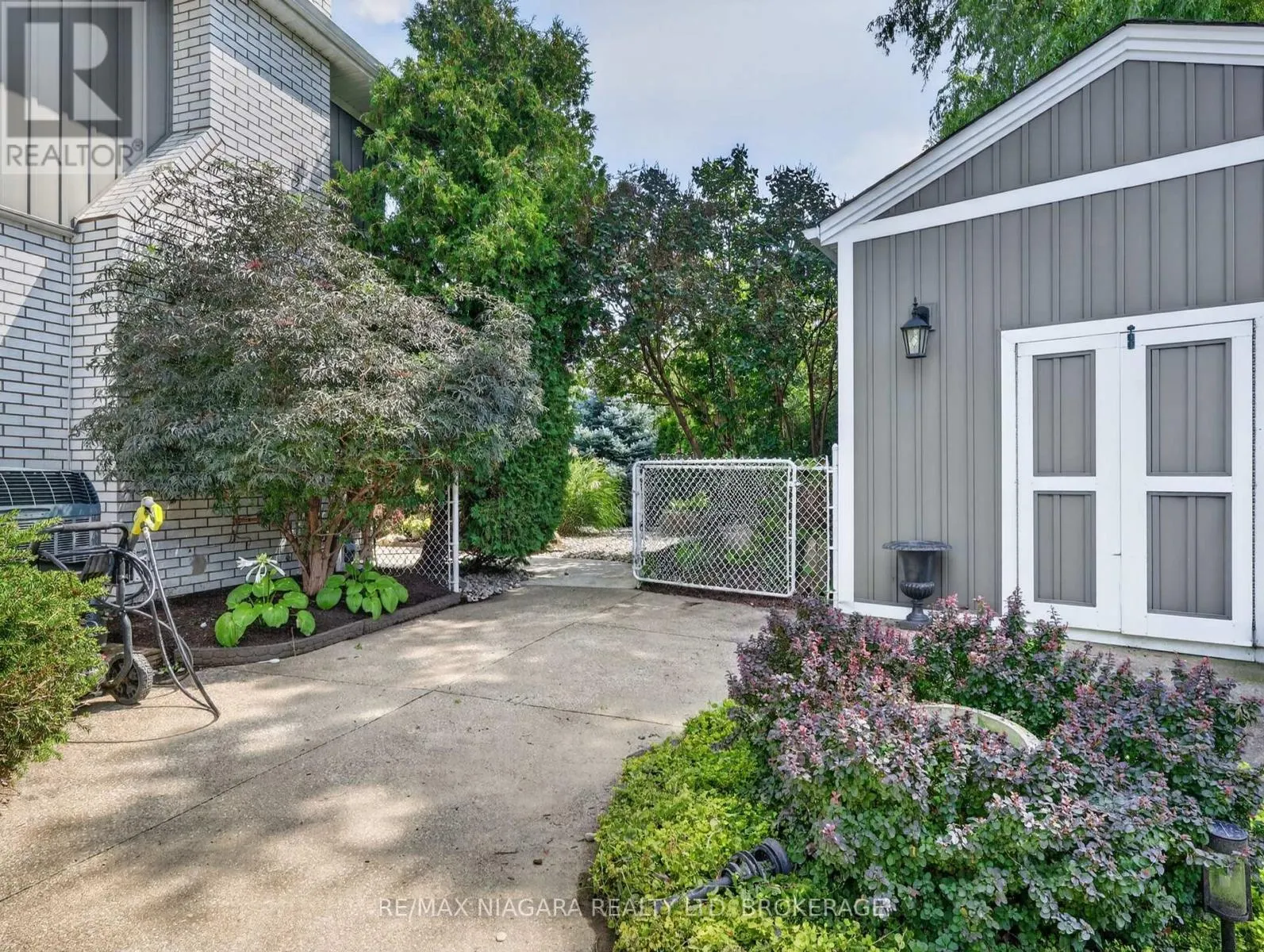 14 FAIRLAWN COURT