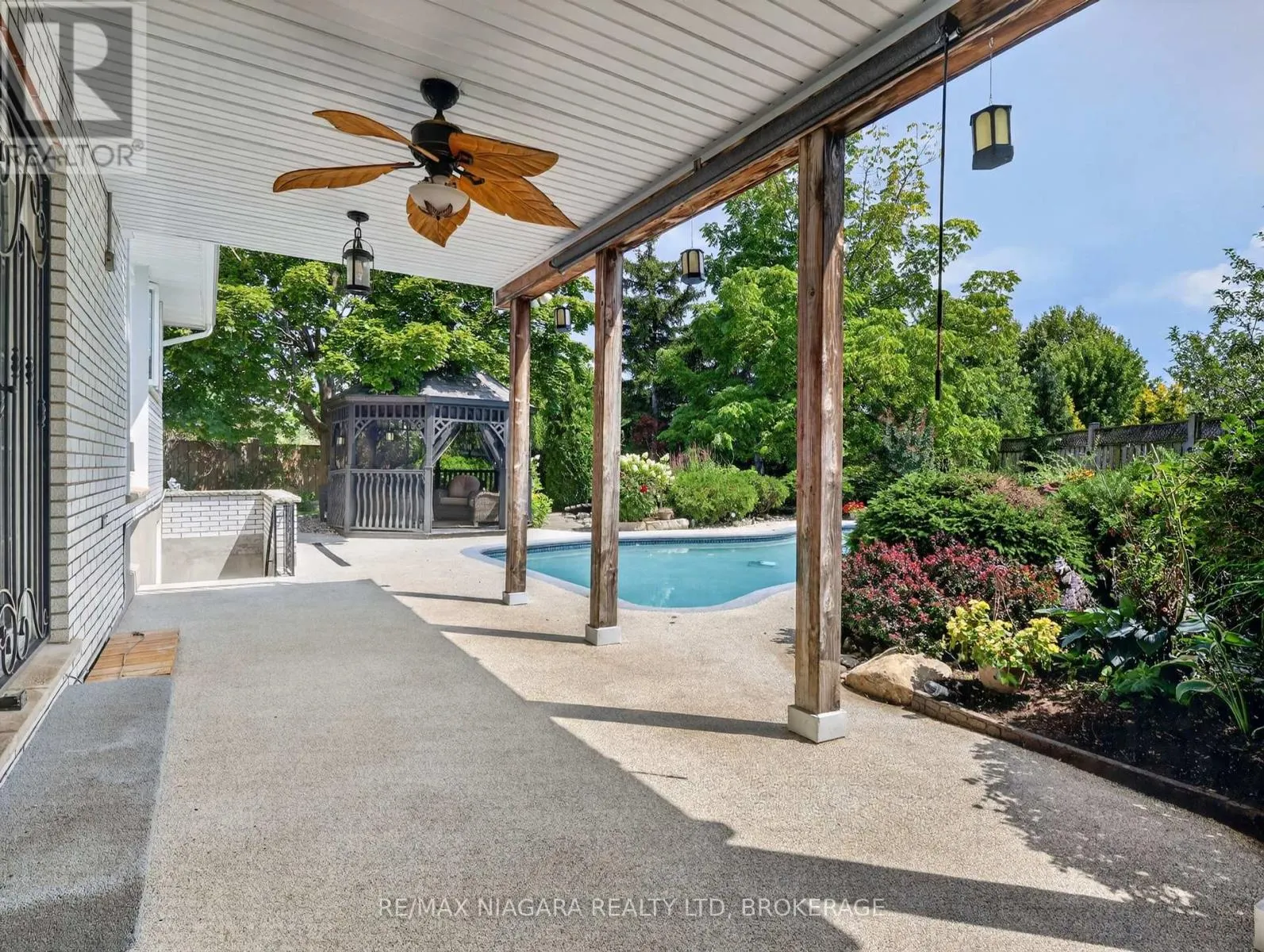 14 FAIRLAWN COURT
