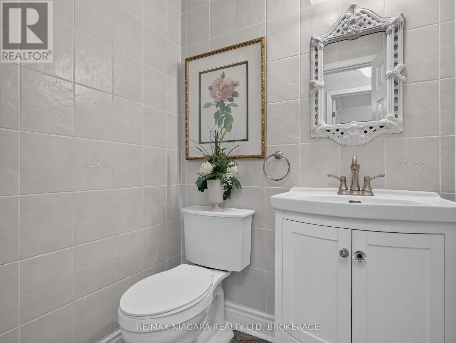 14 FAIRLAWN COURT