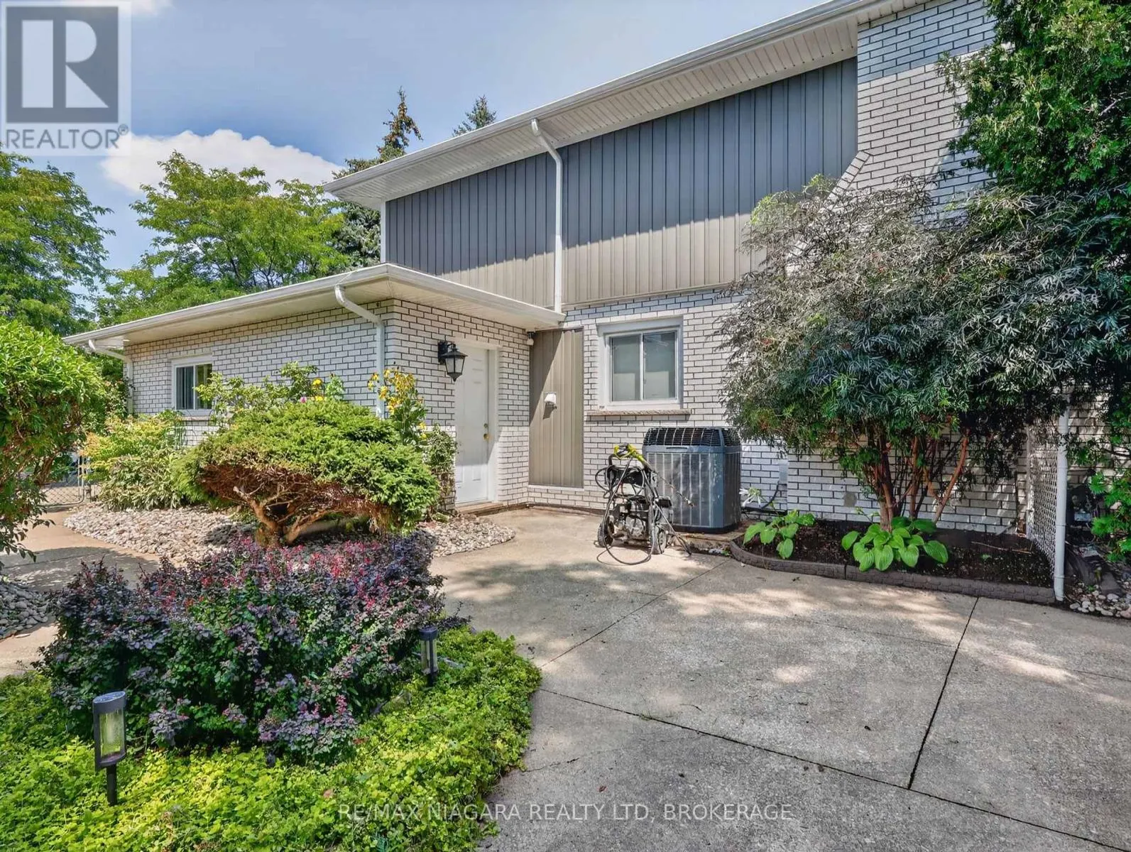 14 FAIRLAWN COURT