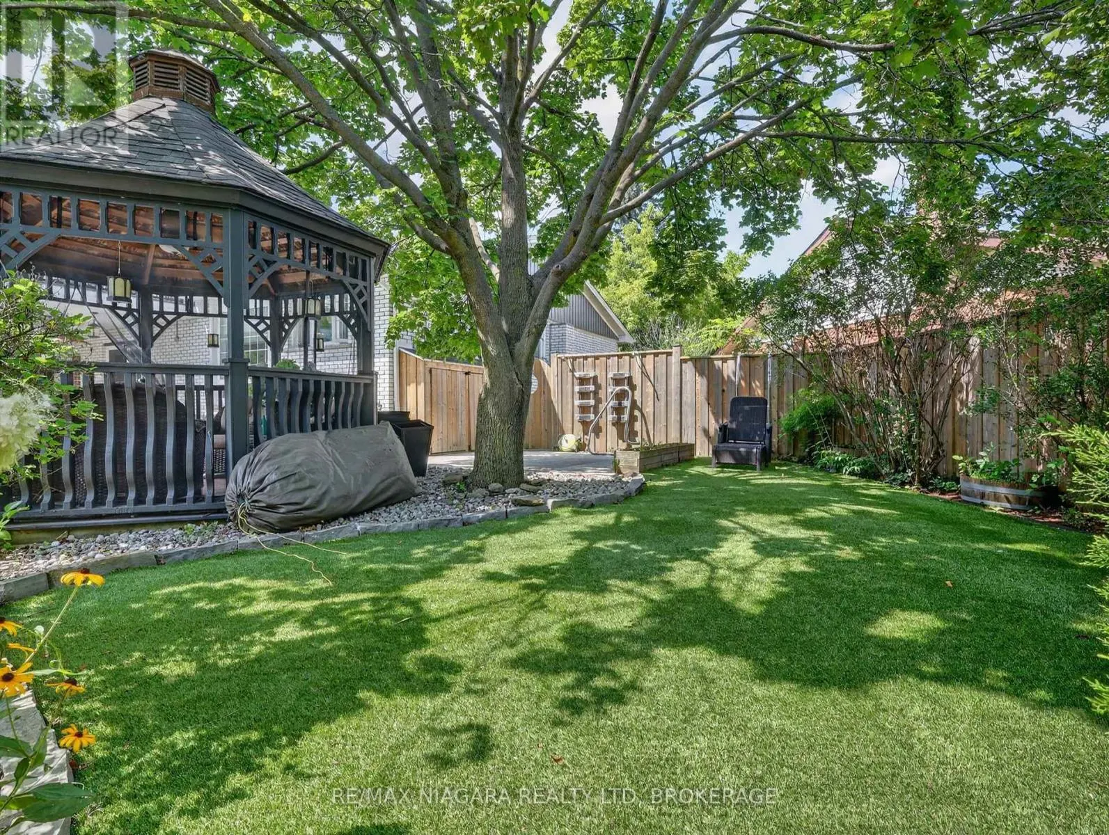 14 FAIRLAWN COURT