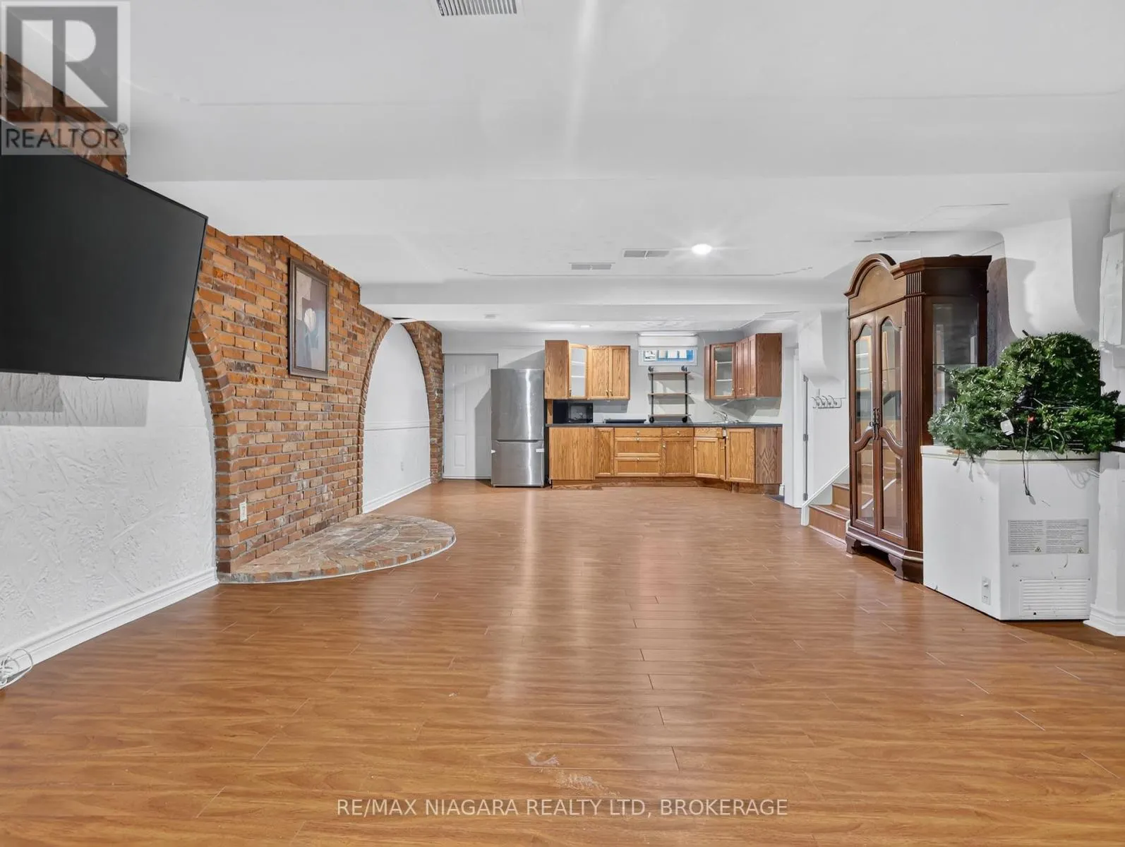 14 FAIRLAWN COURT