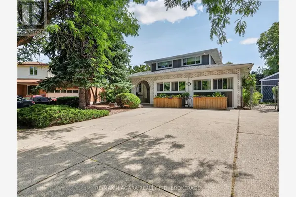 14 FAIRLAWN COURT