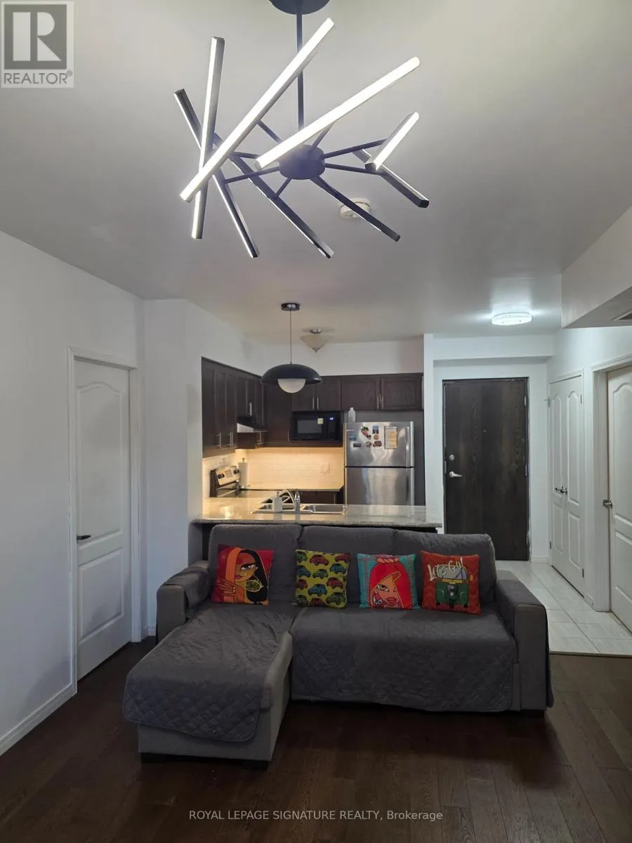102 - 910 WENTWORTH STREET