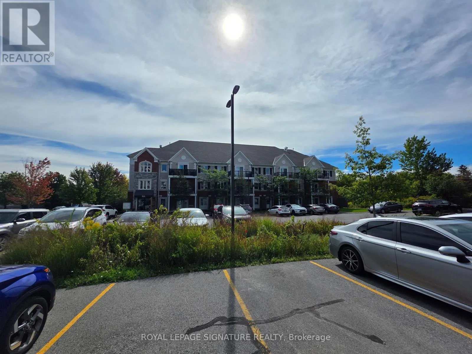 102 - 910 WENTWORTH STREET