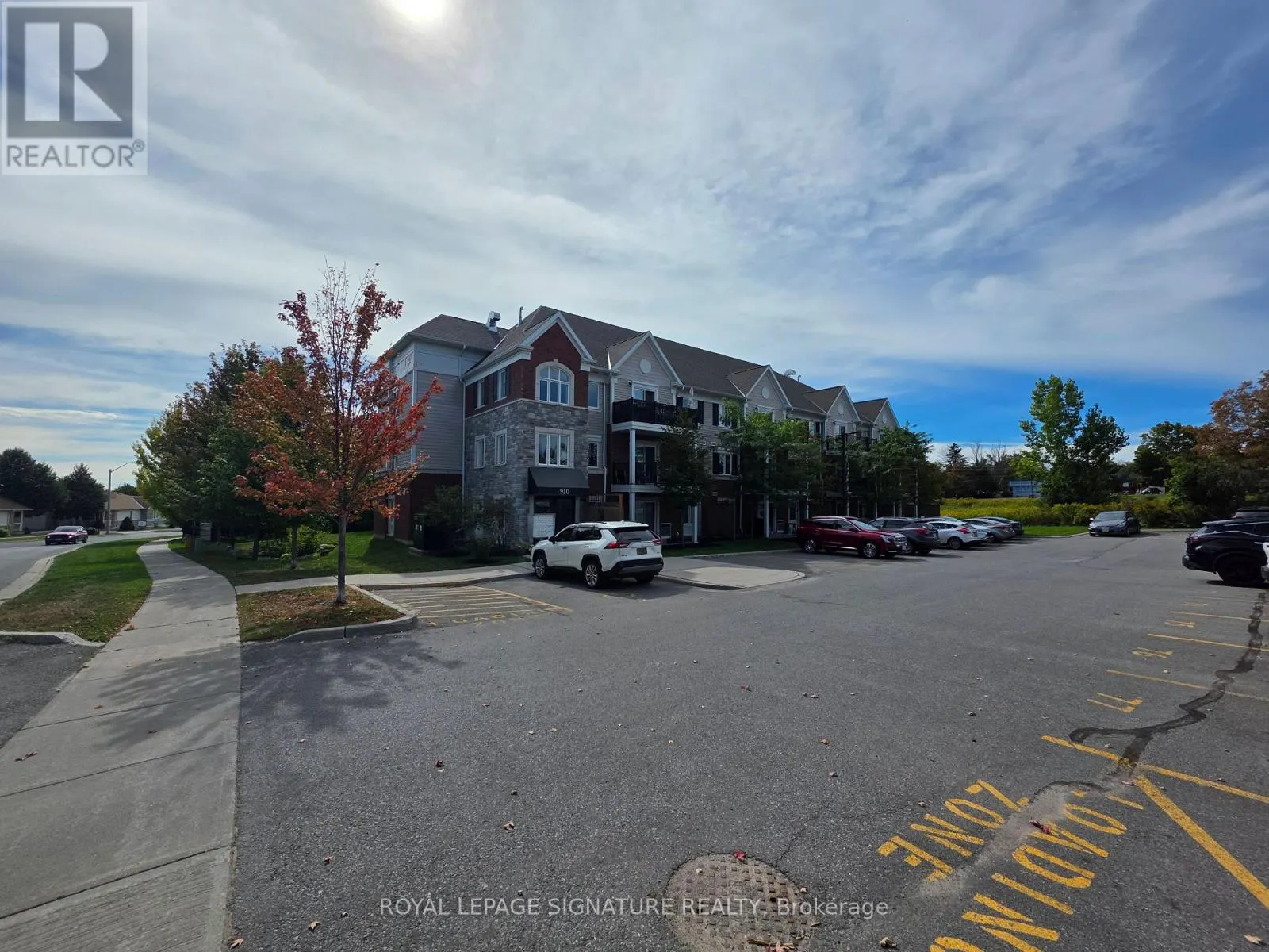 102 - 910 WENTWORTH STREET