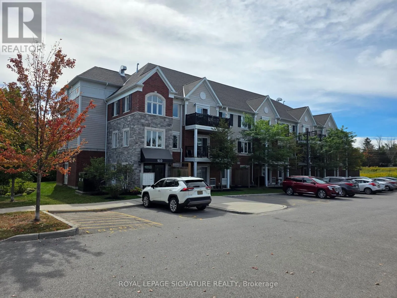 102 - 910 WENTWORTH STREET