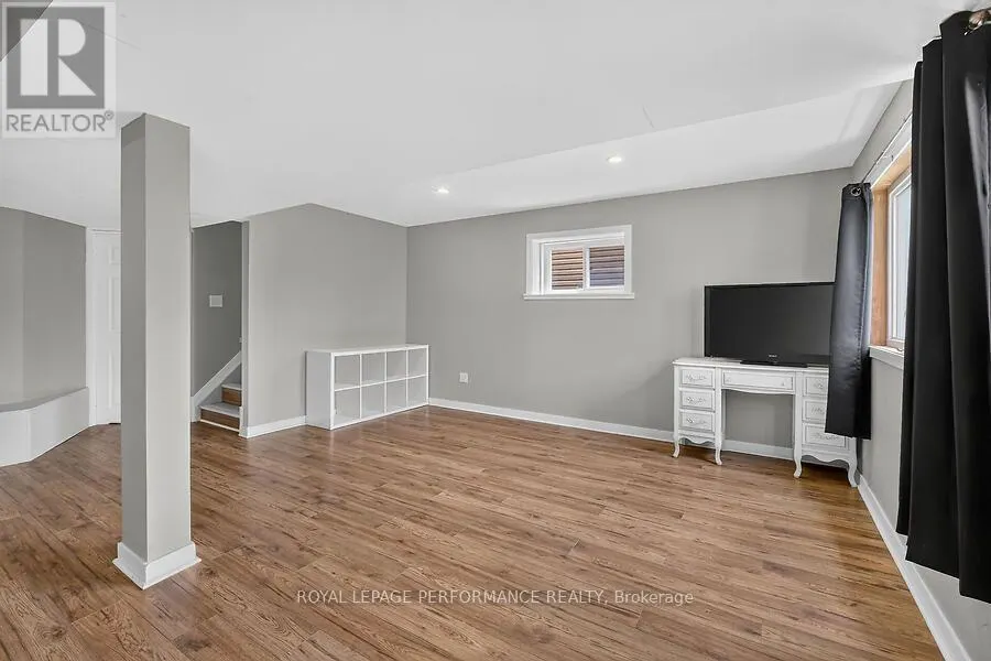 266 MICA CRESCENT W