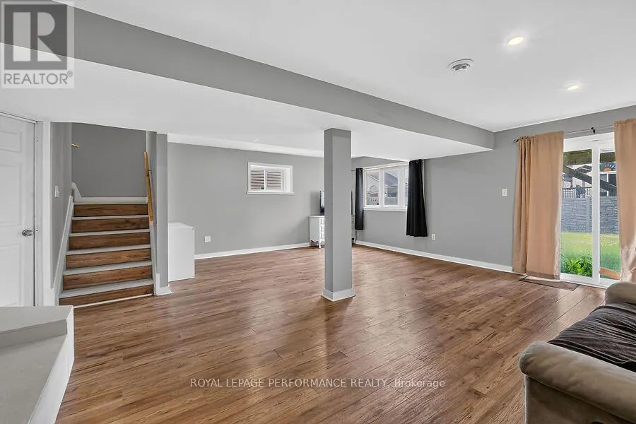 266 MICA CRESCENT W