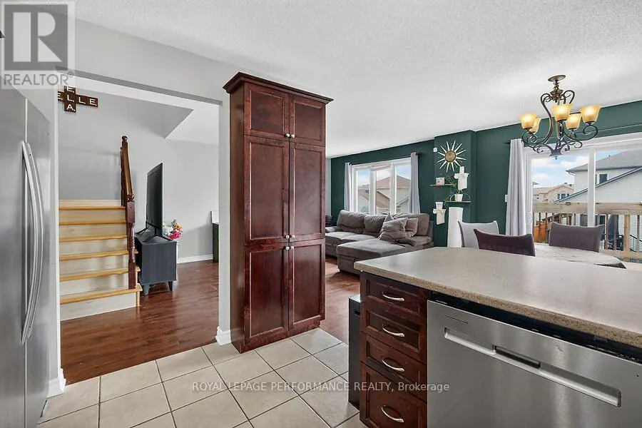 266 MICA CRESCENT W