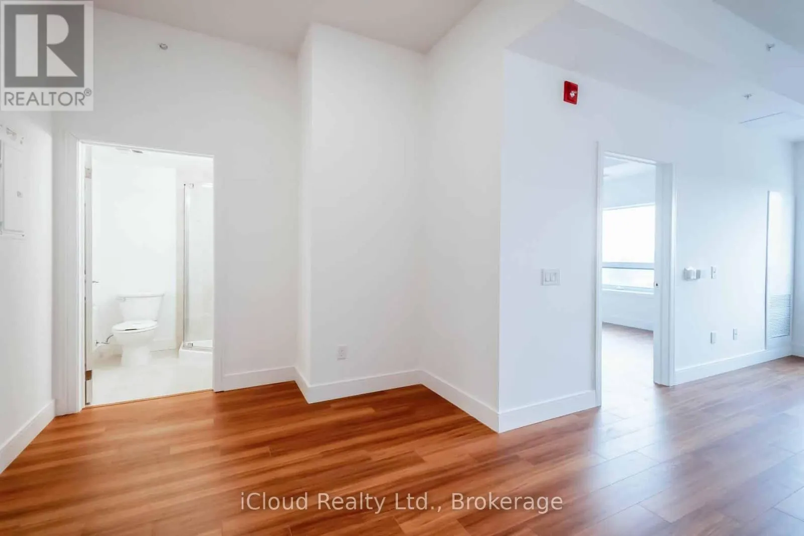 806 - 1 WELLINGTON STREET