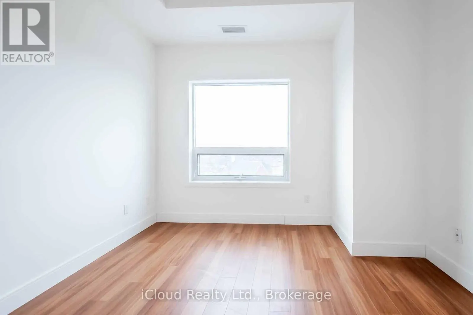 806 - 1 WELLINGTON STREET