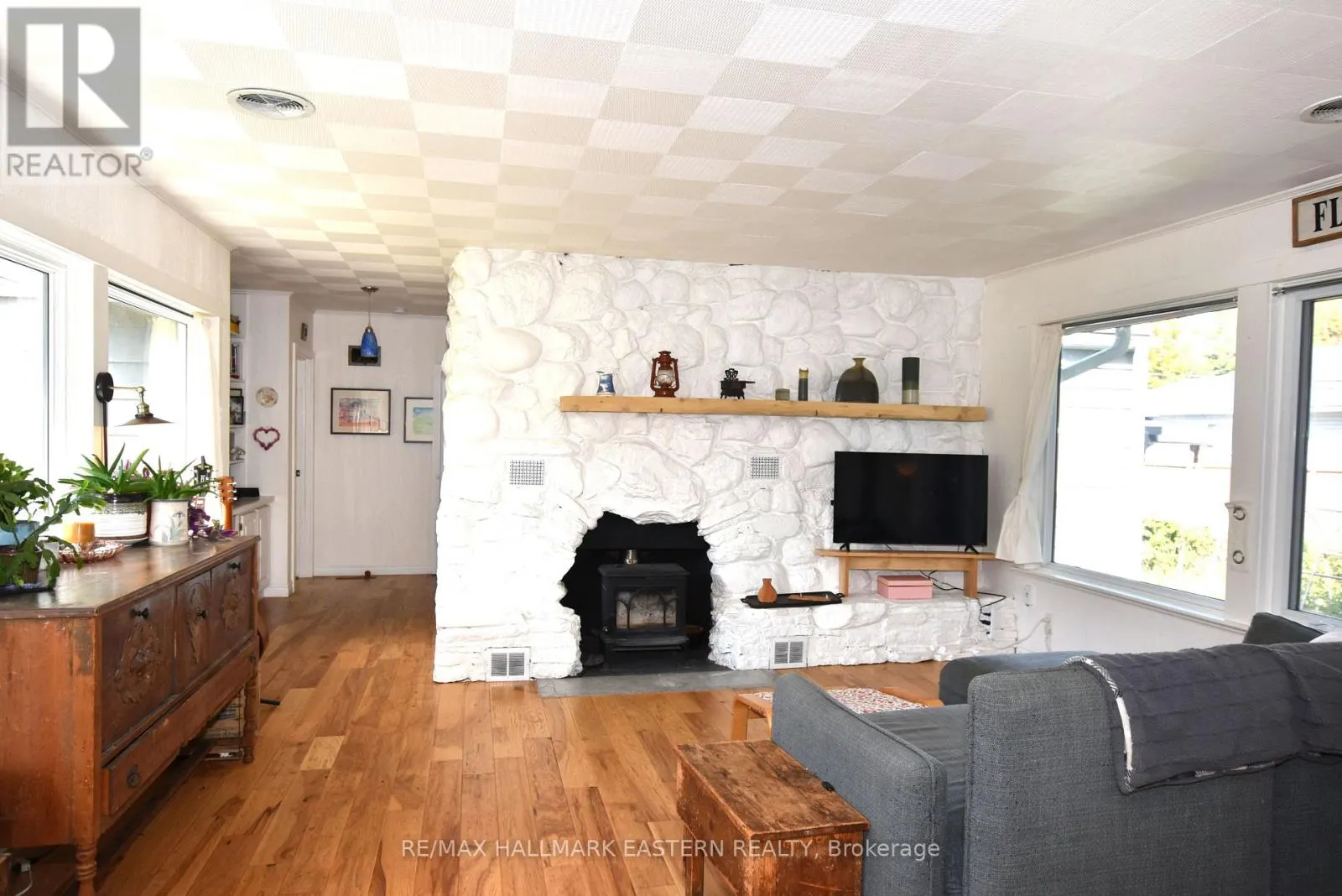 726 FAIRBAIRN STREET