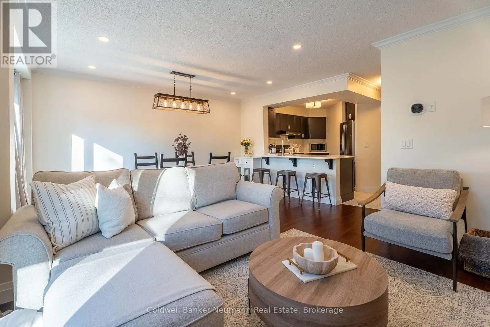 46 DARLING CRESCENT