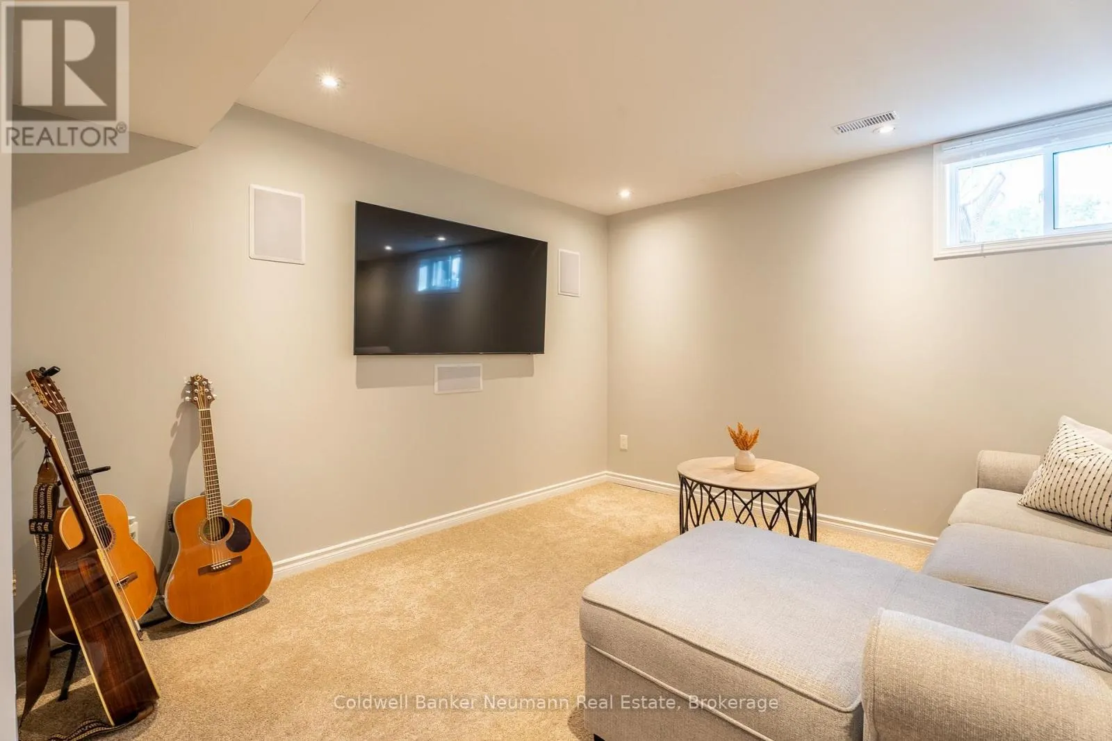 46 DARLING CRESCENT
