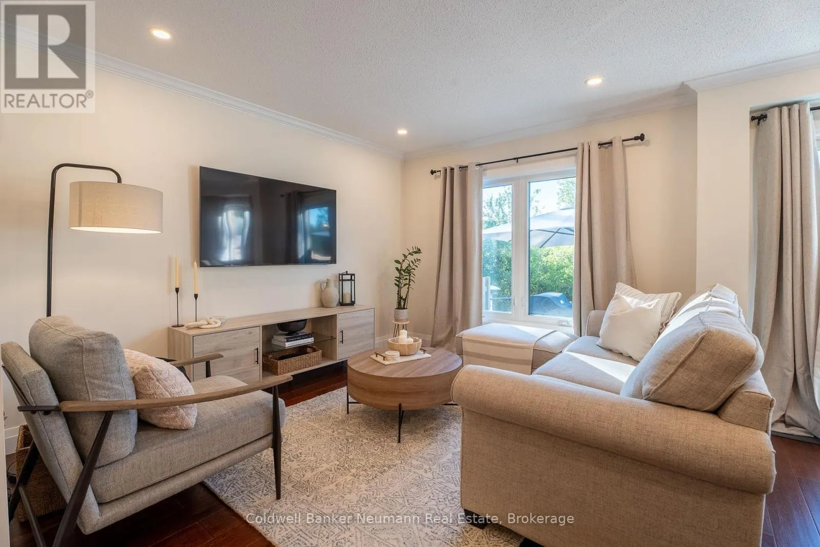 46 DARLING CRESCENT