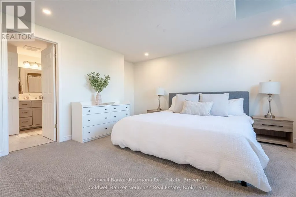 46 DARLING CRESCENT