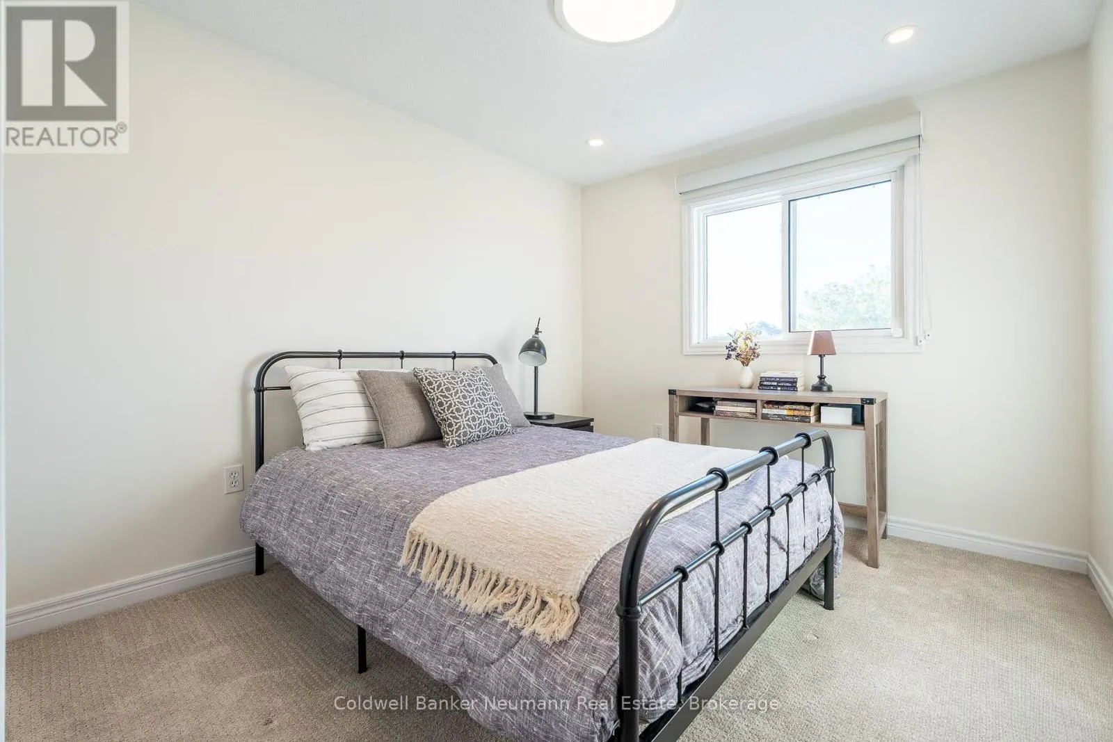 46 DARLING CRESCENT
