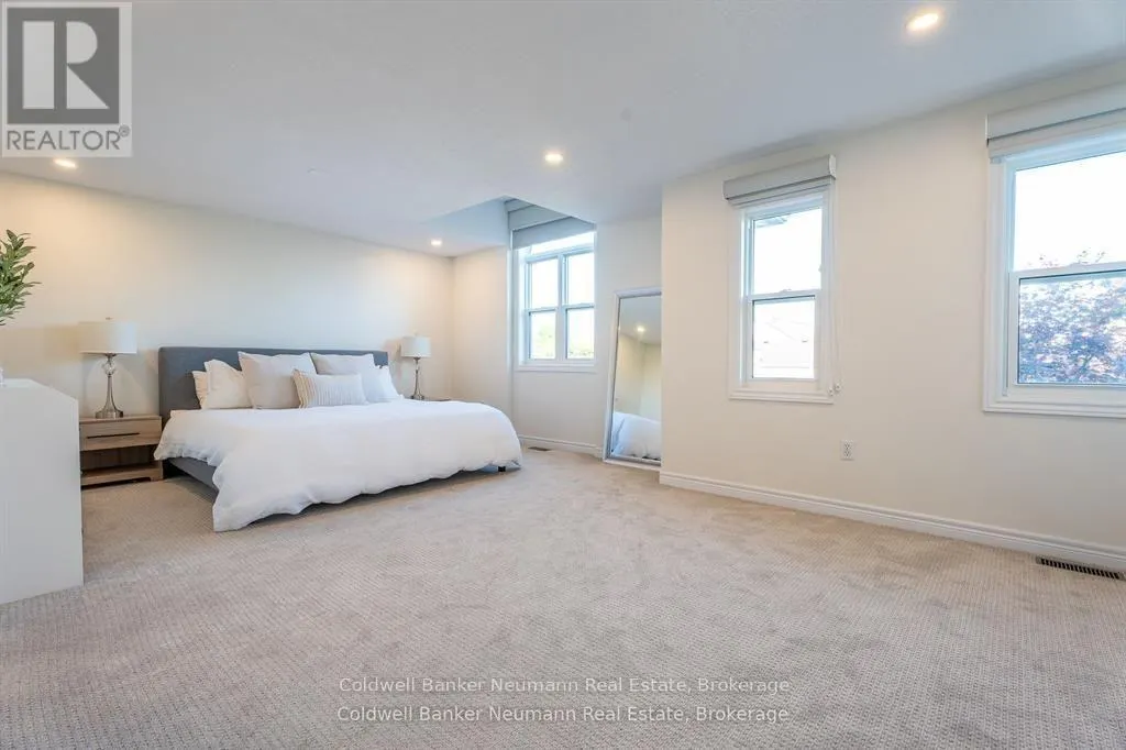 46 DARLING CRESCENT