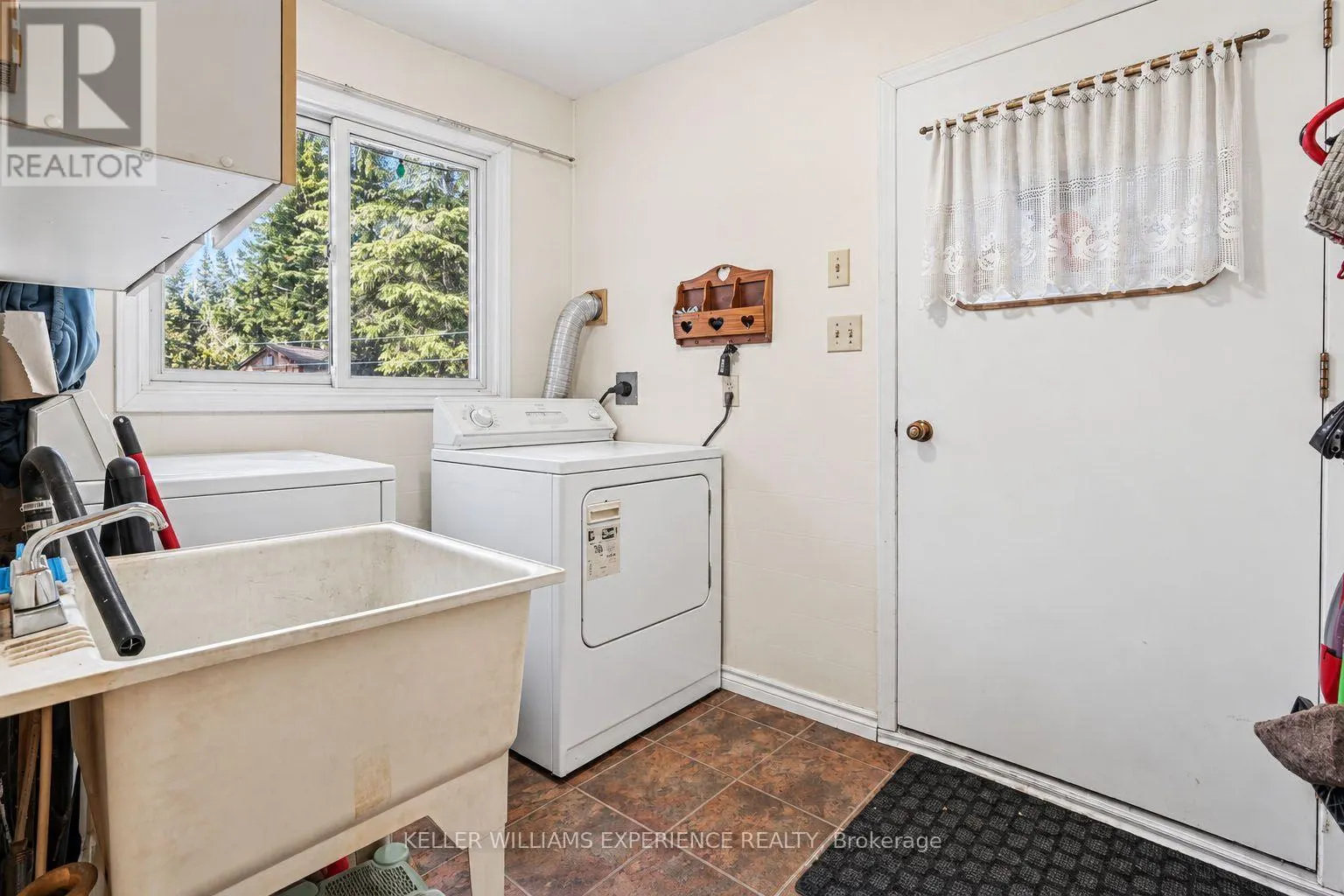 1099 SHERWOOD FOREST ROAD