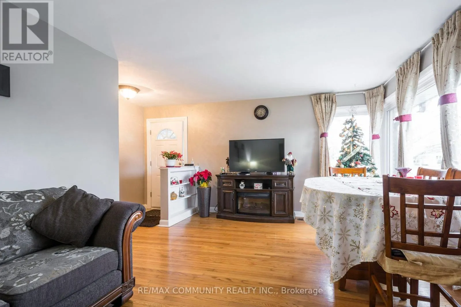 MAIN FLOOR - 69 ELIZABETH CRESCENT