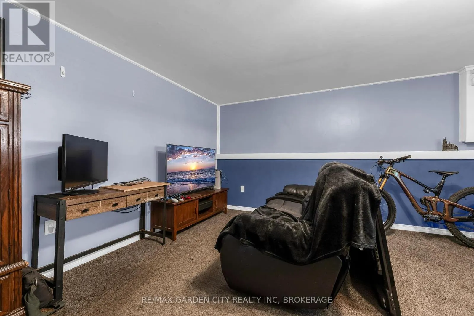 54 CRESTCOMBE ROAD