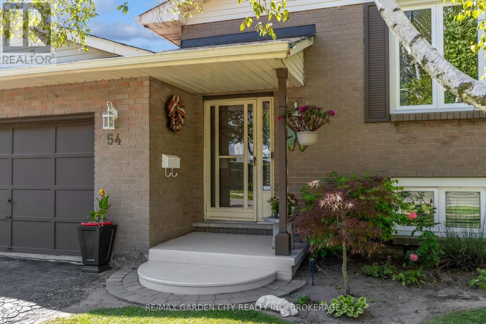 54 CRESTCOMBE ROAD