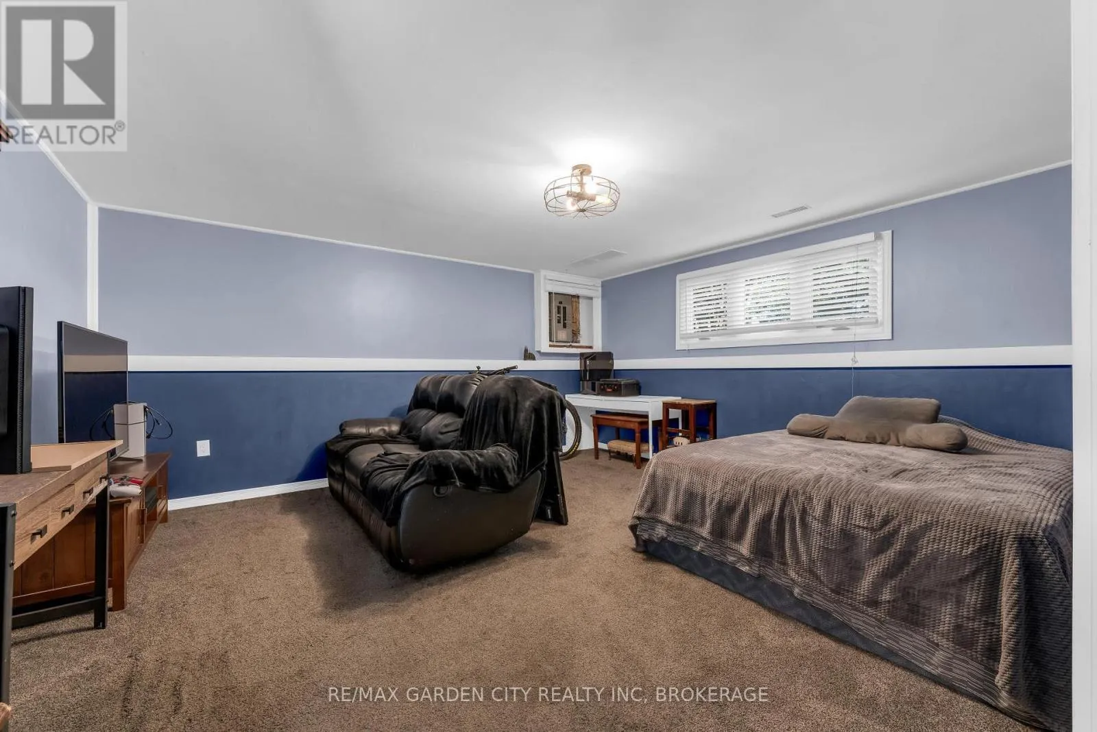 54 CRESTCOMBE ROAD