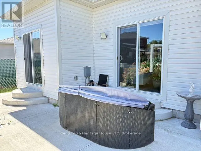 424 WILLIAMS CRESCENT