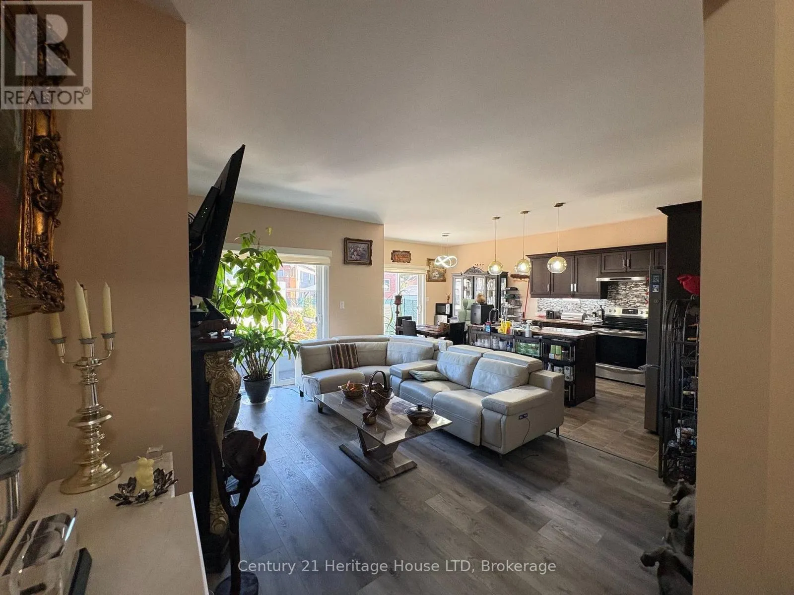 424 WILLIAMS CRESCENT
