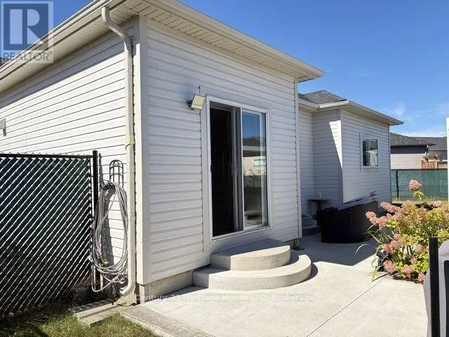 424 WILLIAMS CRESCENT