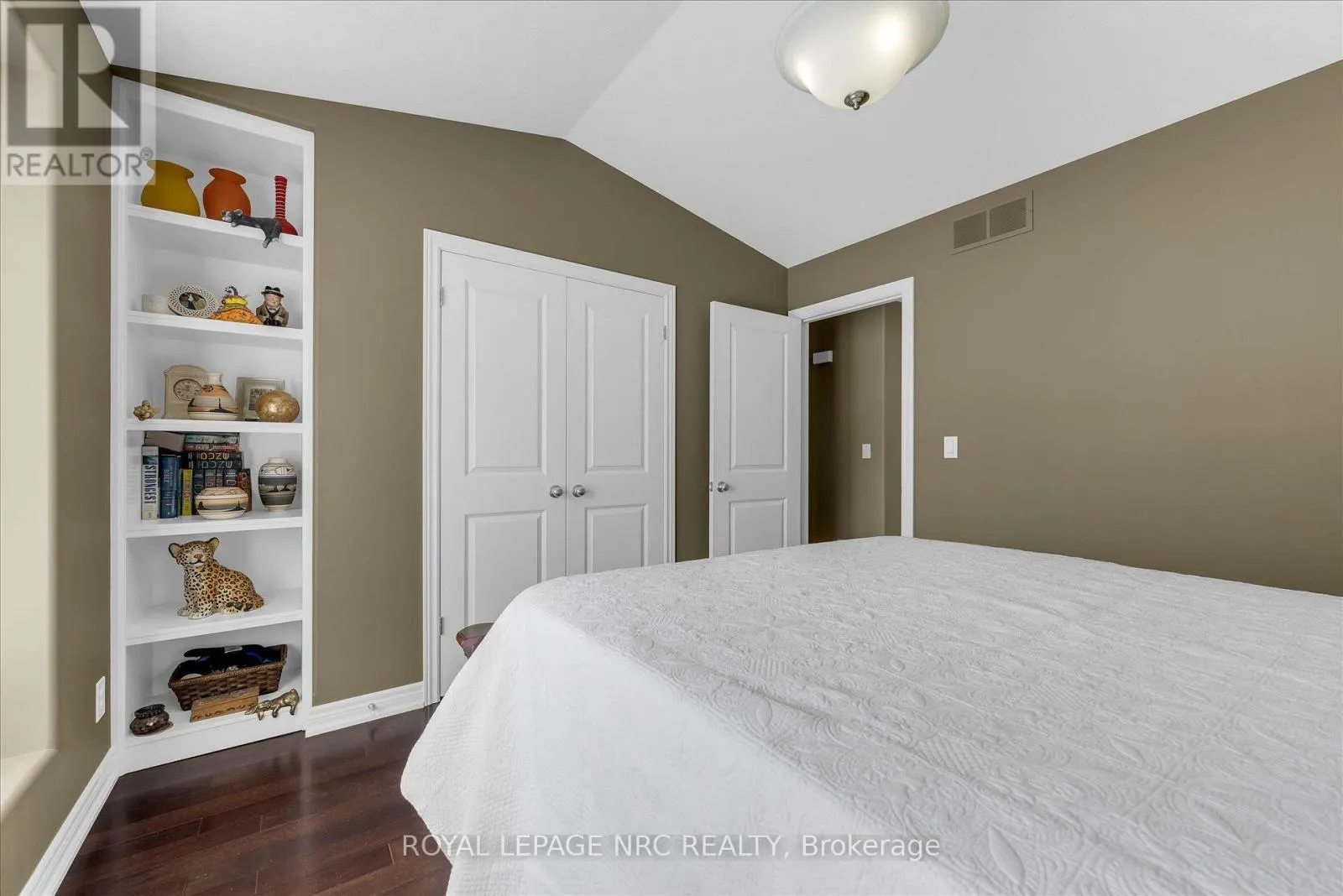 23 - 70 ELMWOOD AVENUE #23