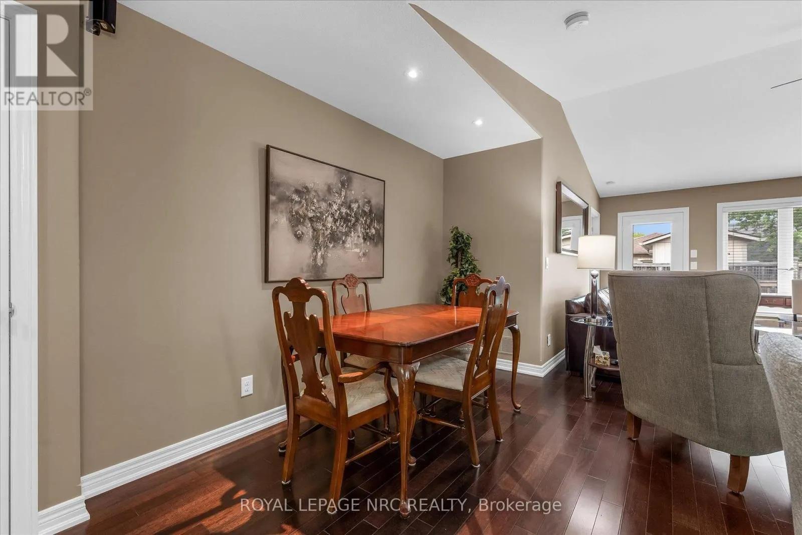 23 - 70 ELMWOOD AVENUE #23