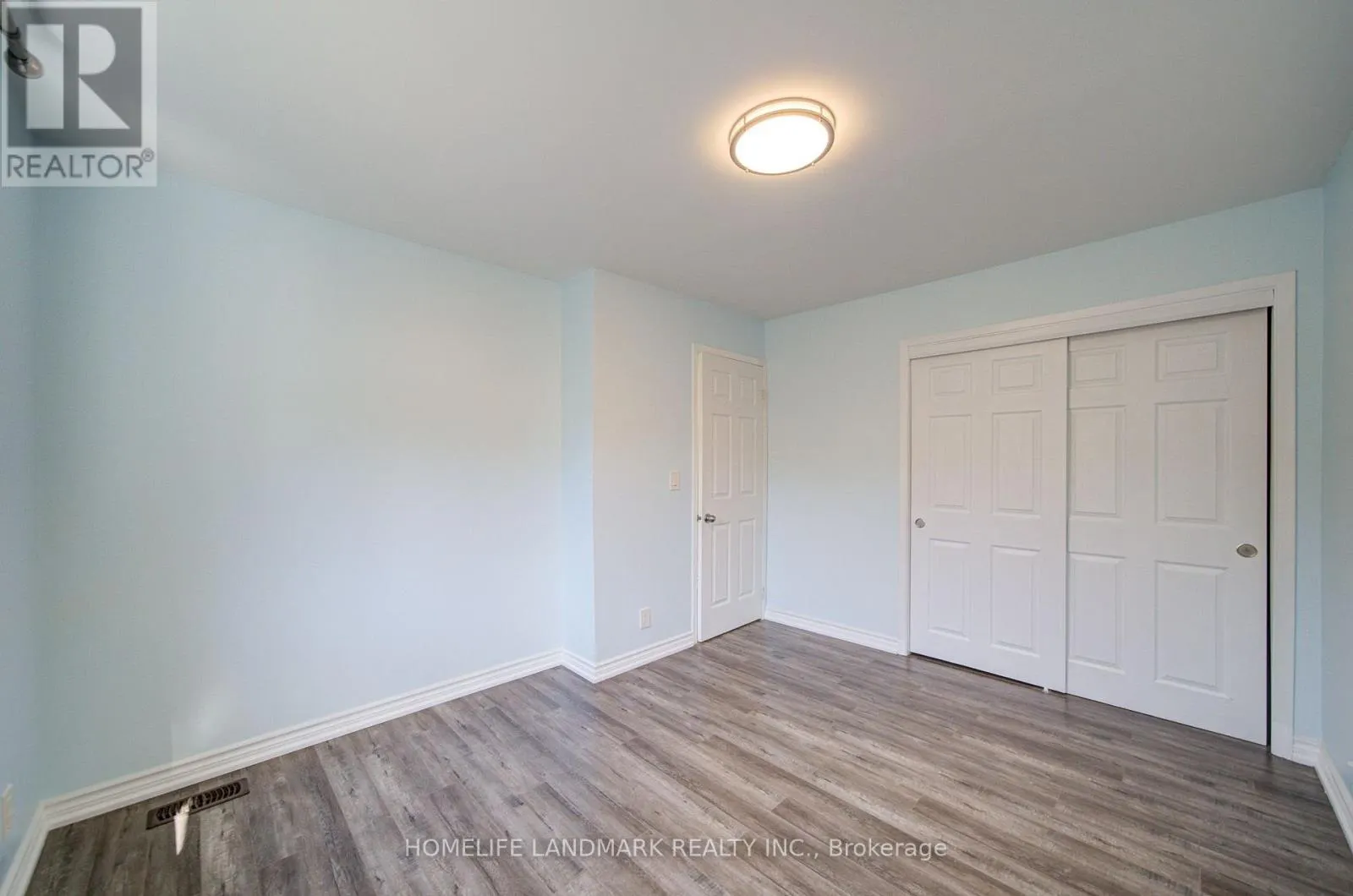 19 SOUTHDALE DRIVE