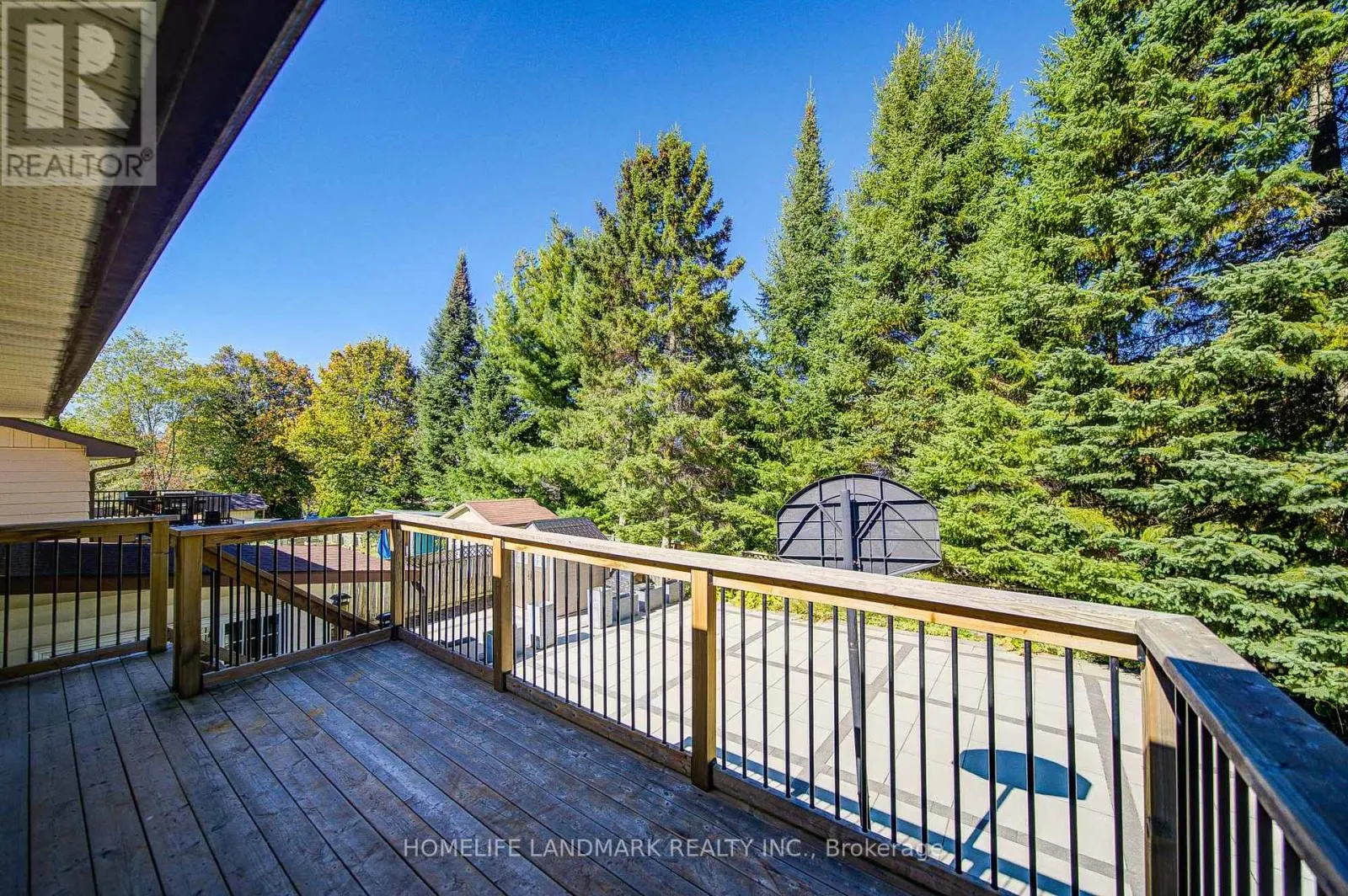 19 SOUTHDALE DRIVE