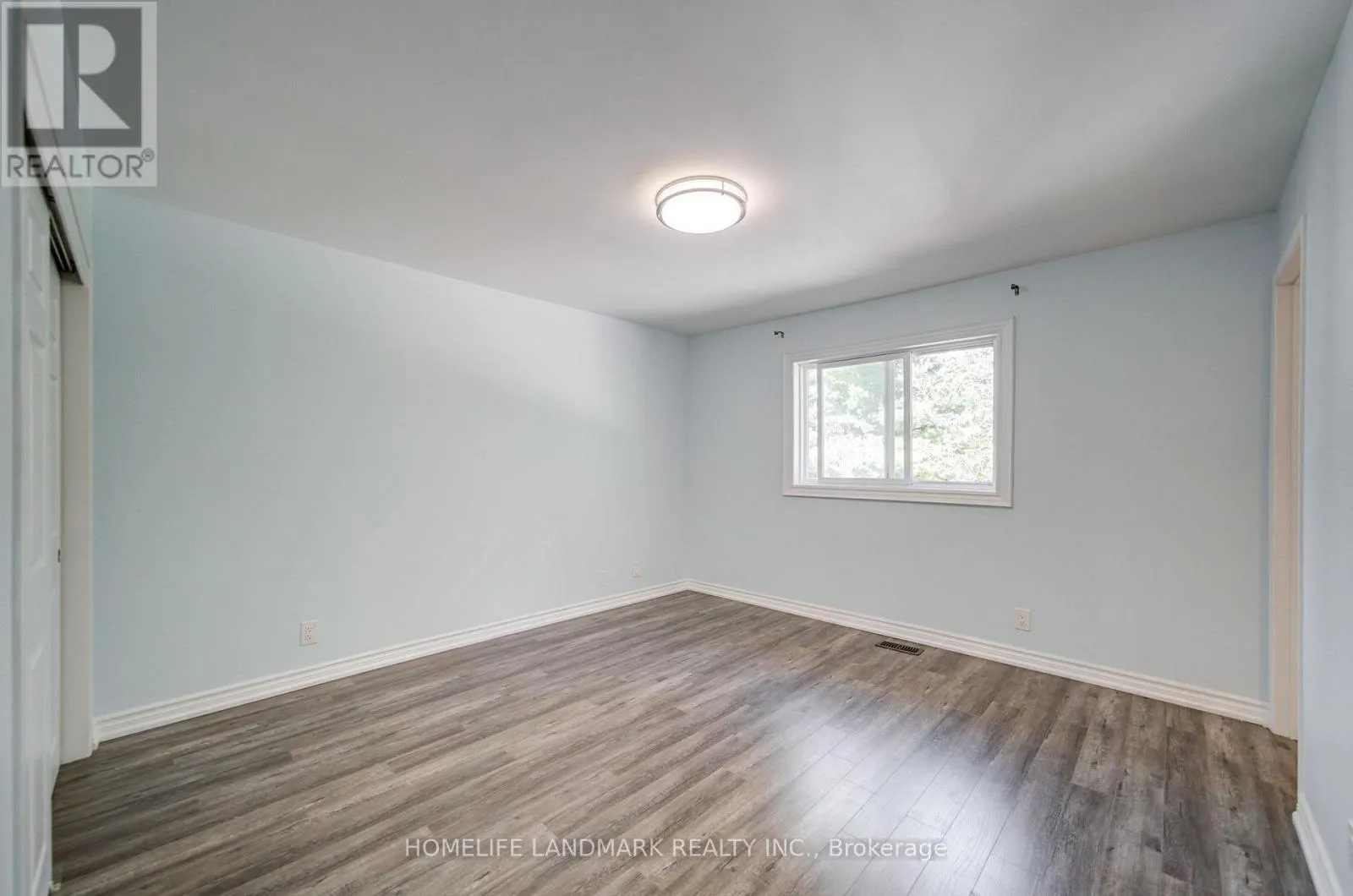 19 SOUTHDALE DRIVE