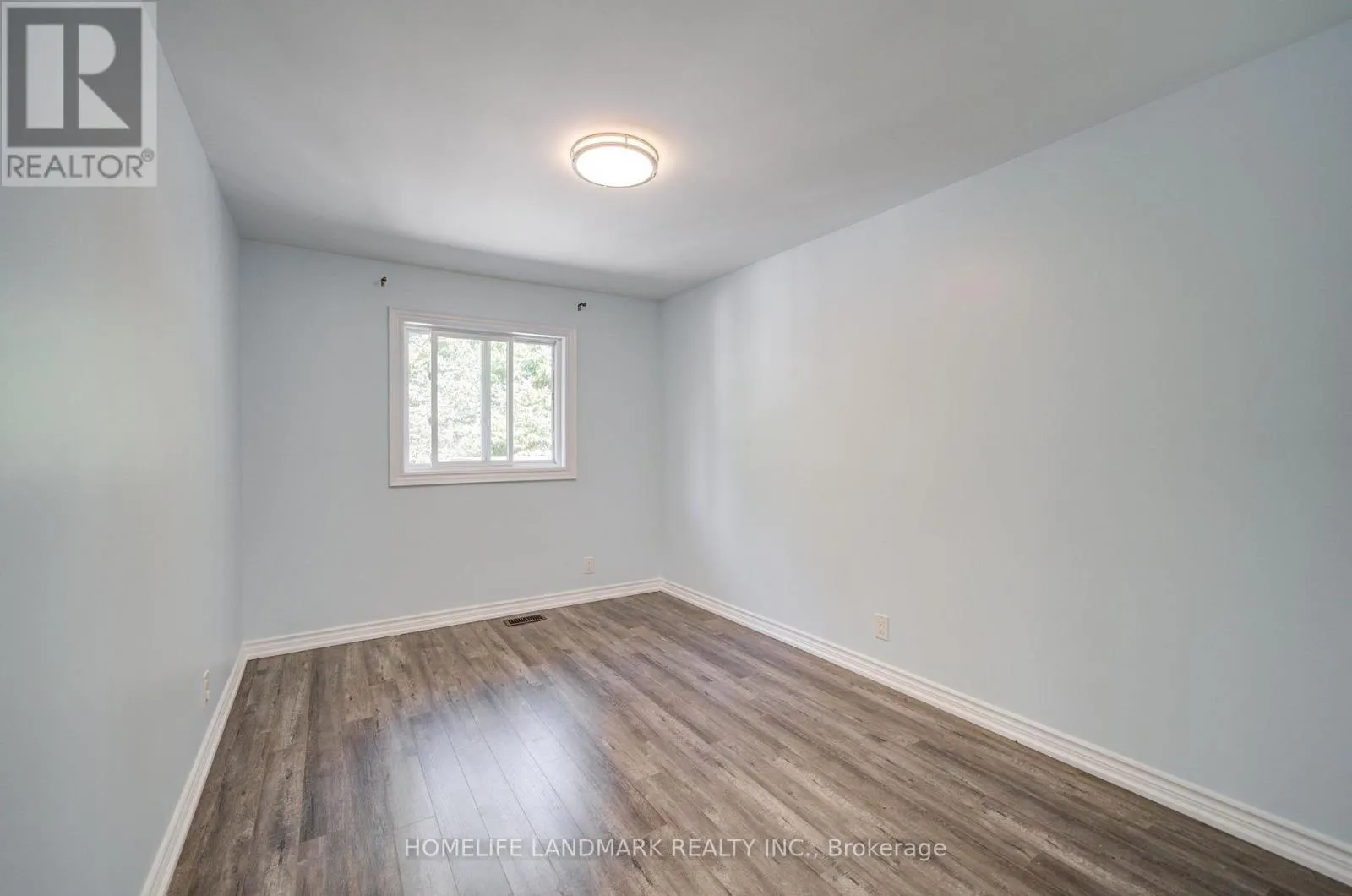 19 SOUTHDALE DRIVE