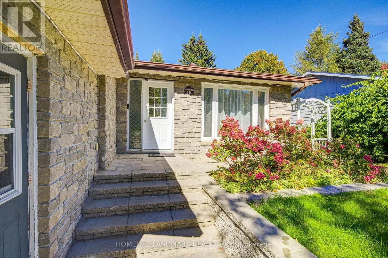 19 SOUTHDALE DRIVE