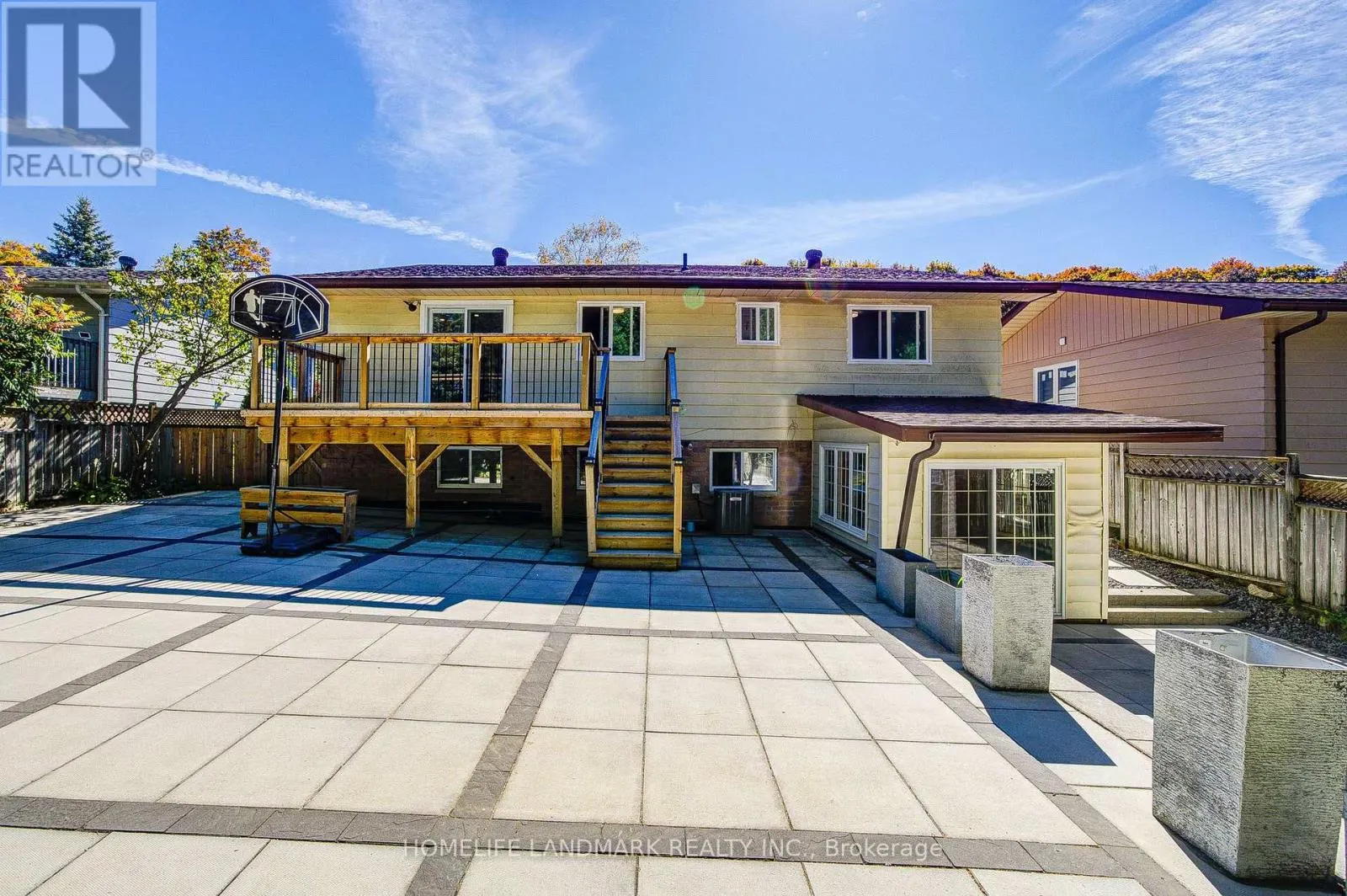 19 SOUTHDALE DRIVE