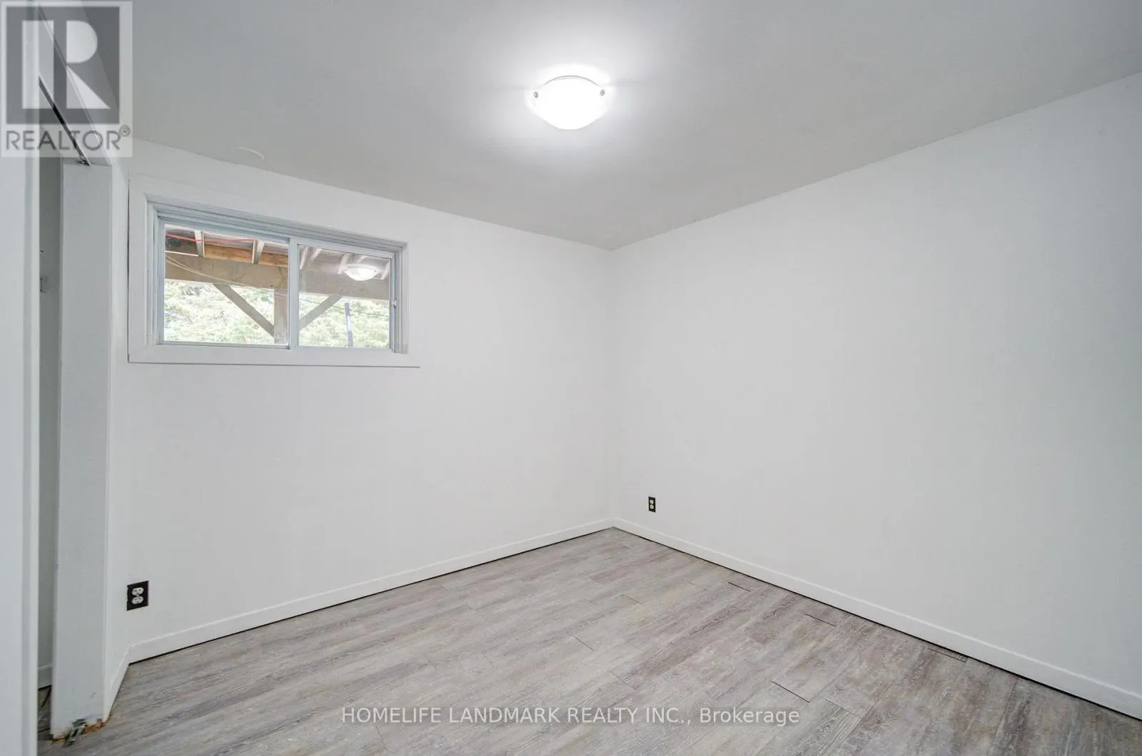 19 SOUTHDALE DRIVE