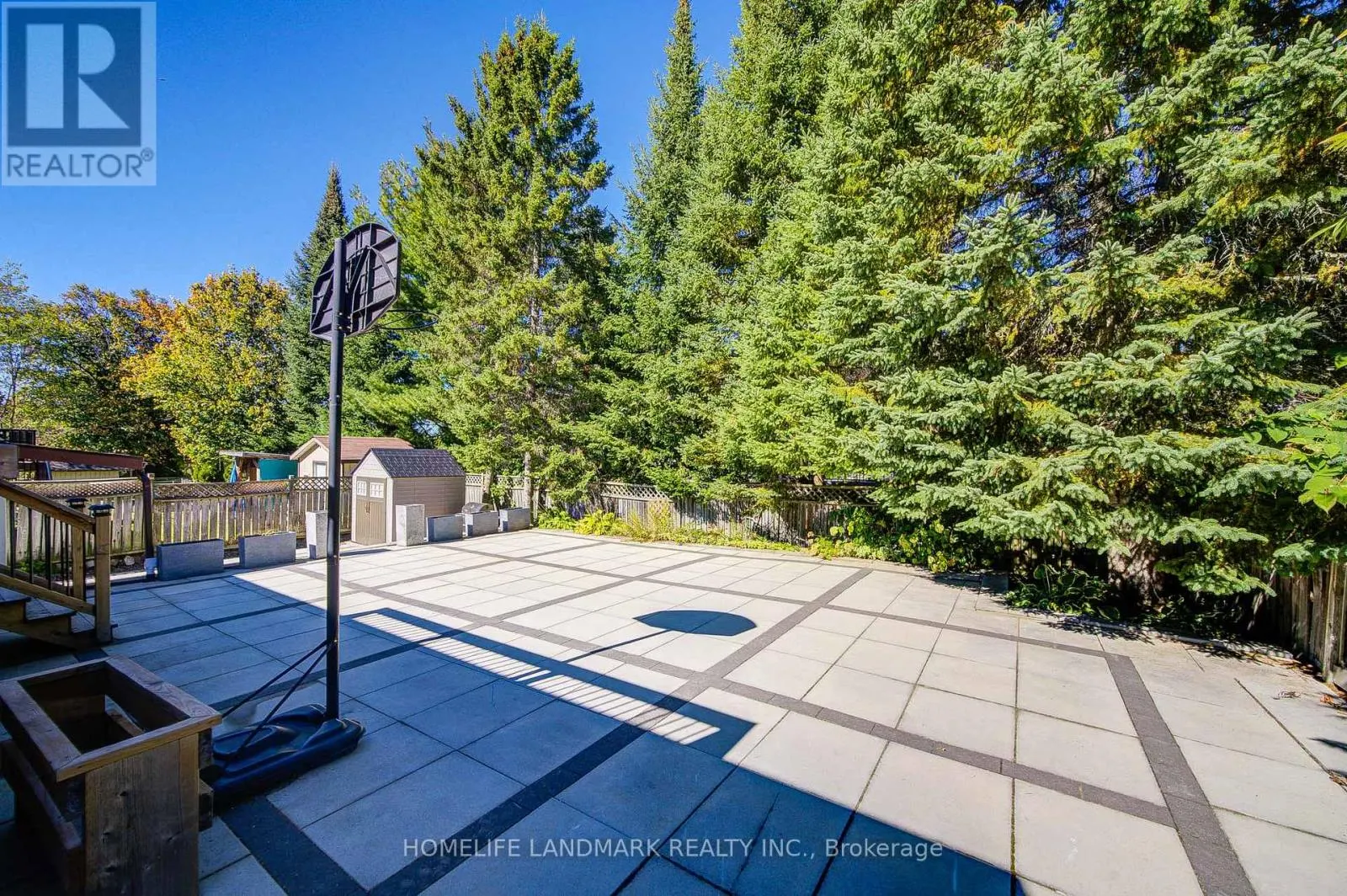 19 SOUTHDALE DRIVE