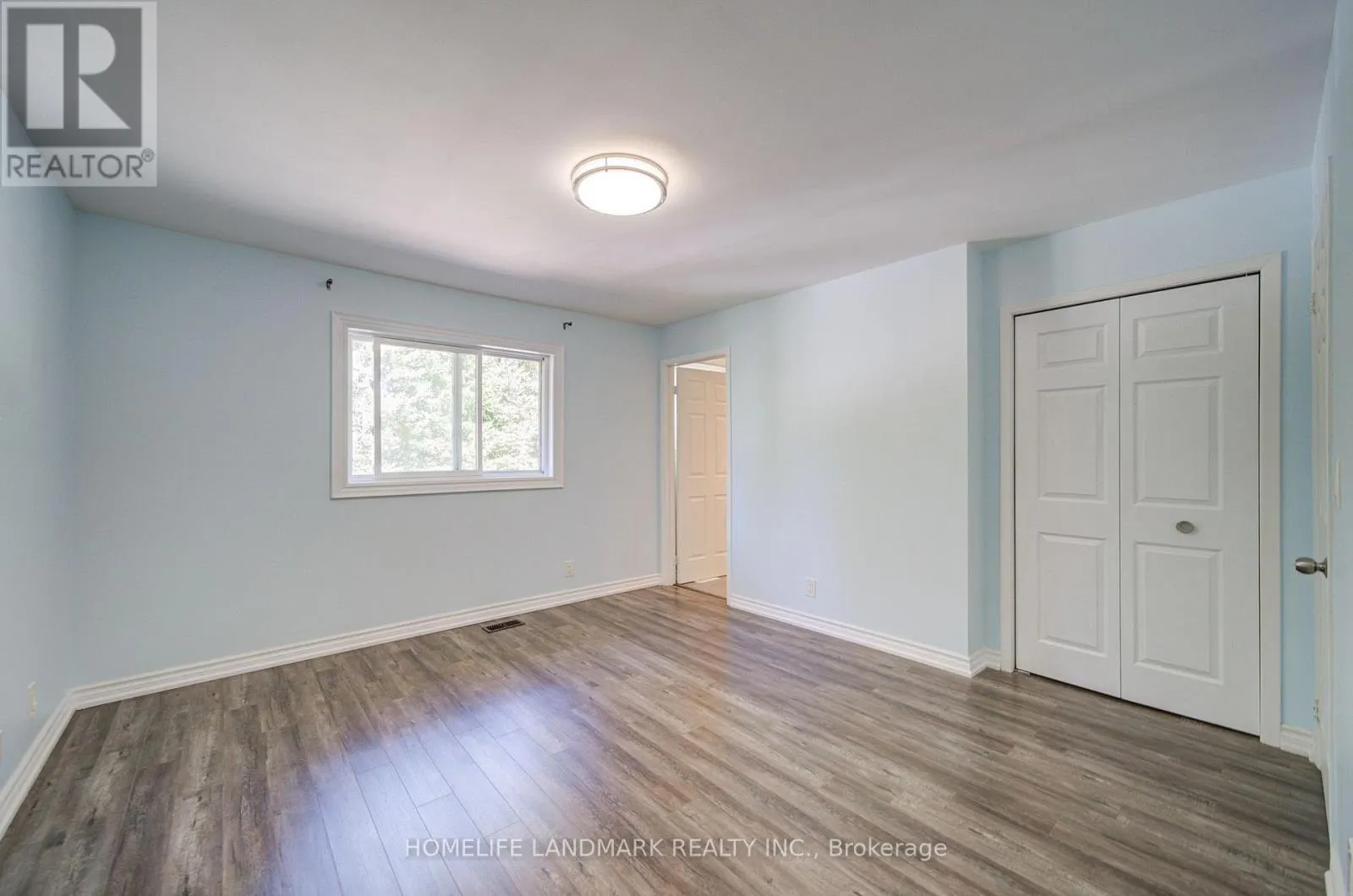 19 SOUTHDALE DRIVE