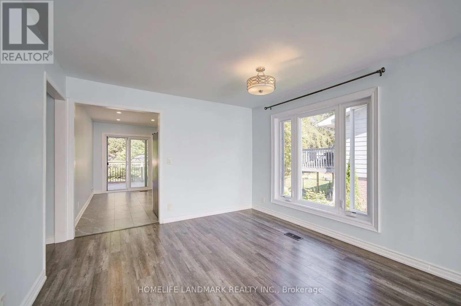 19 SOUTHDALE DRIVE