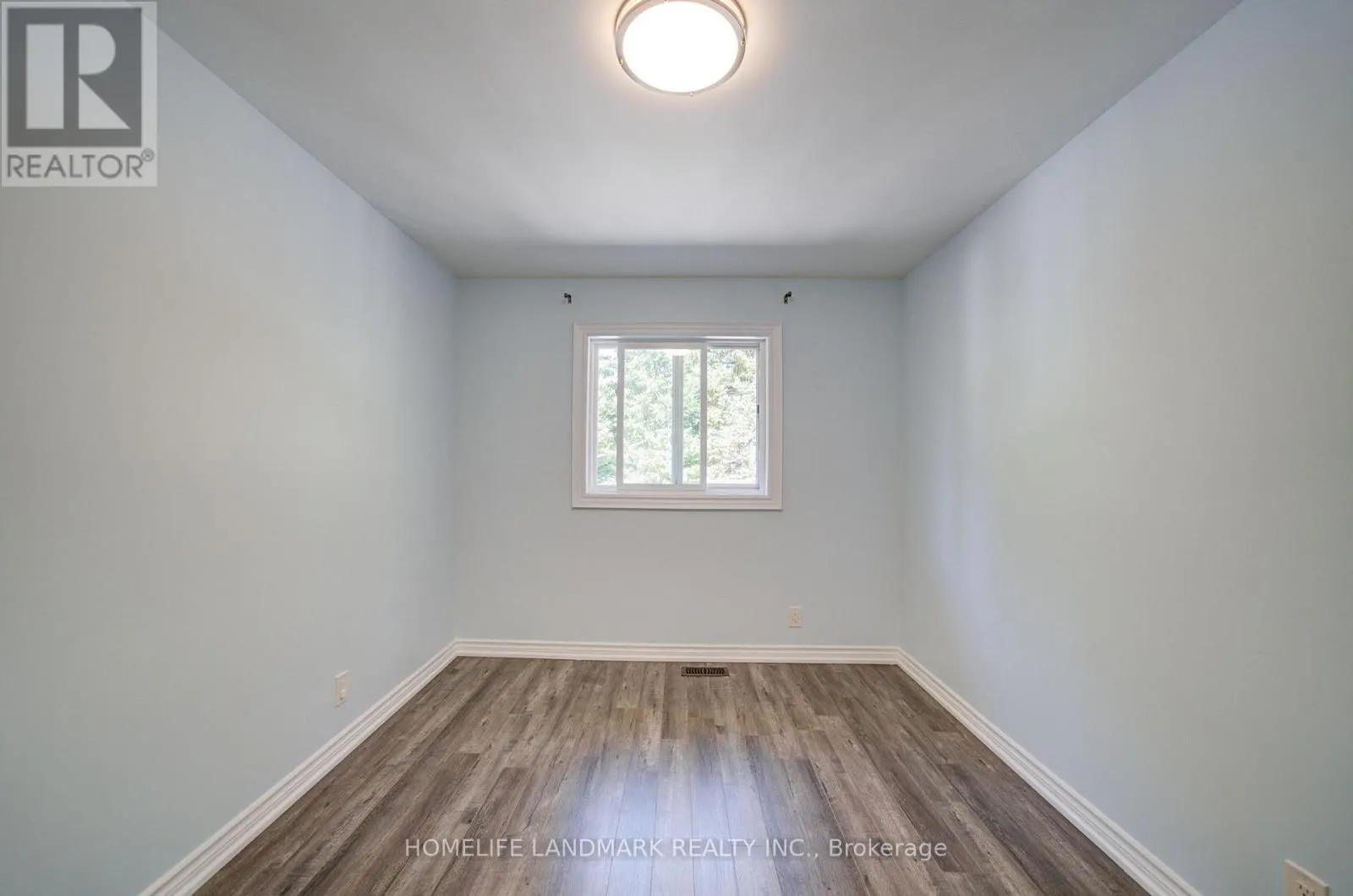 19 SOUTHDALE DRIVE