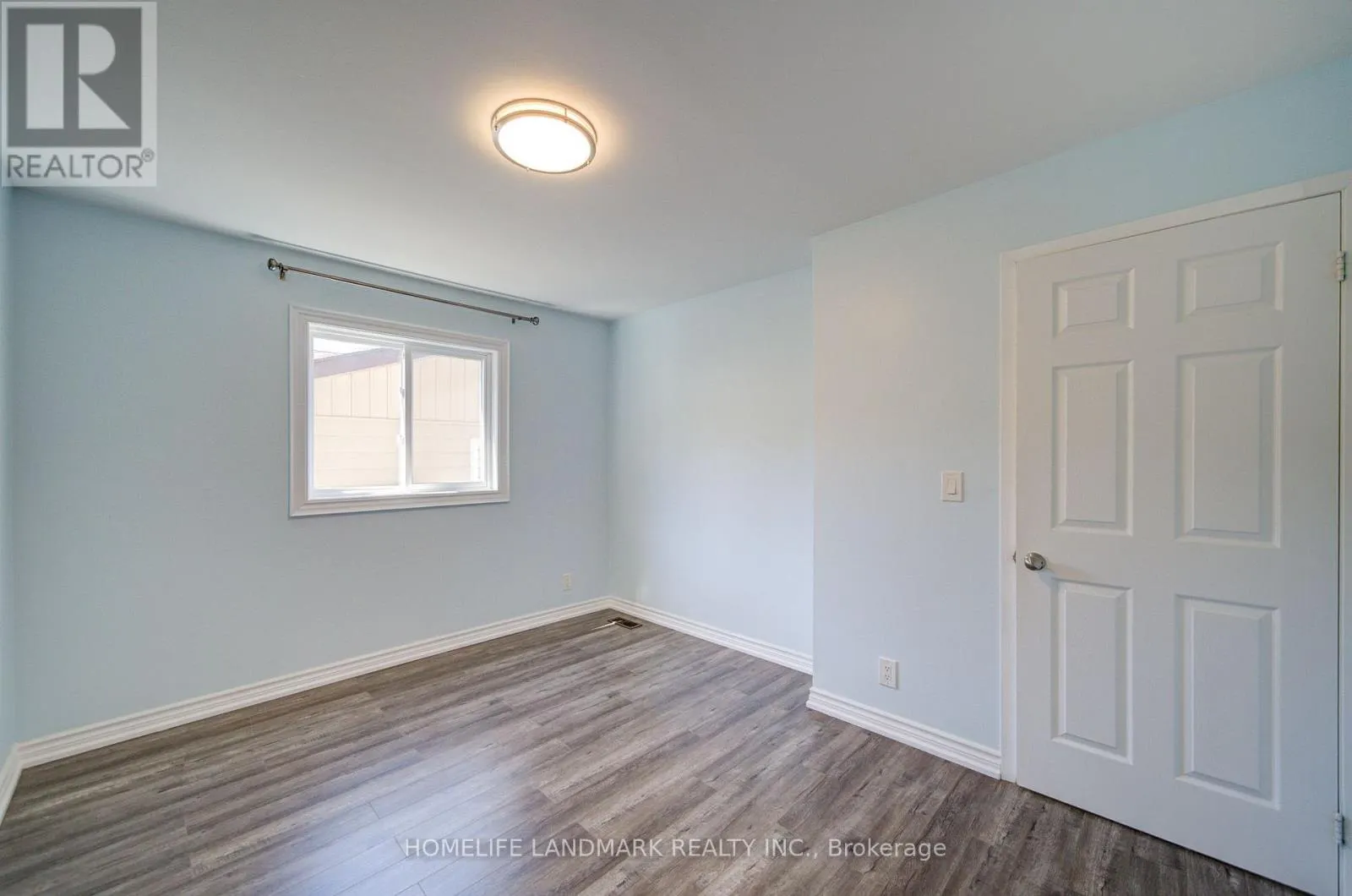 19 SOUTHDALE DRIVE